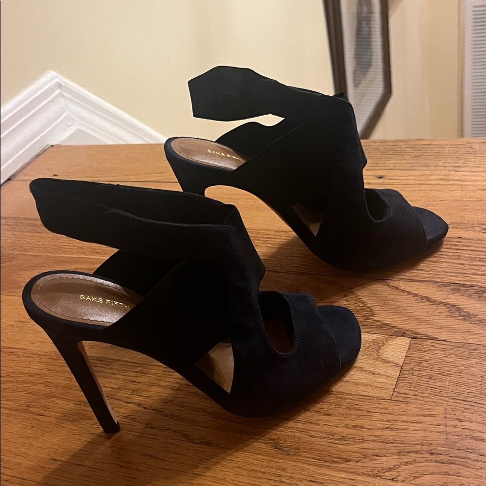 Saks Fifth Avenue Dark Blue Suede high Heels size 5 Hardly Worn